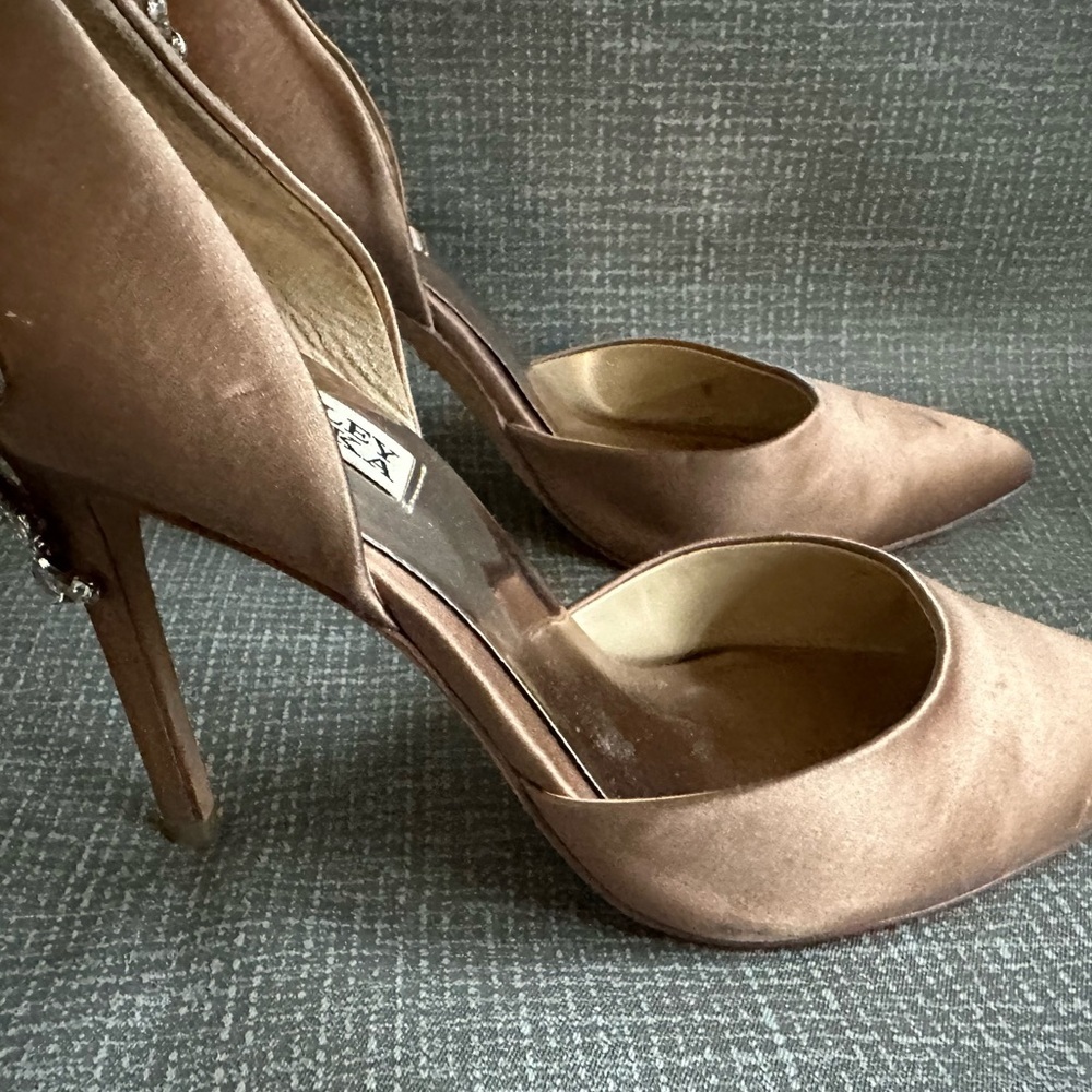 Badgley Mischka Embellished D’Orsay Pointed Toe Pump Satin Heels Rose Gold Sz 9 - Picture 11 of 15